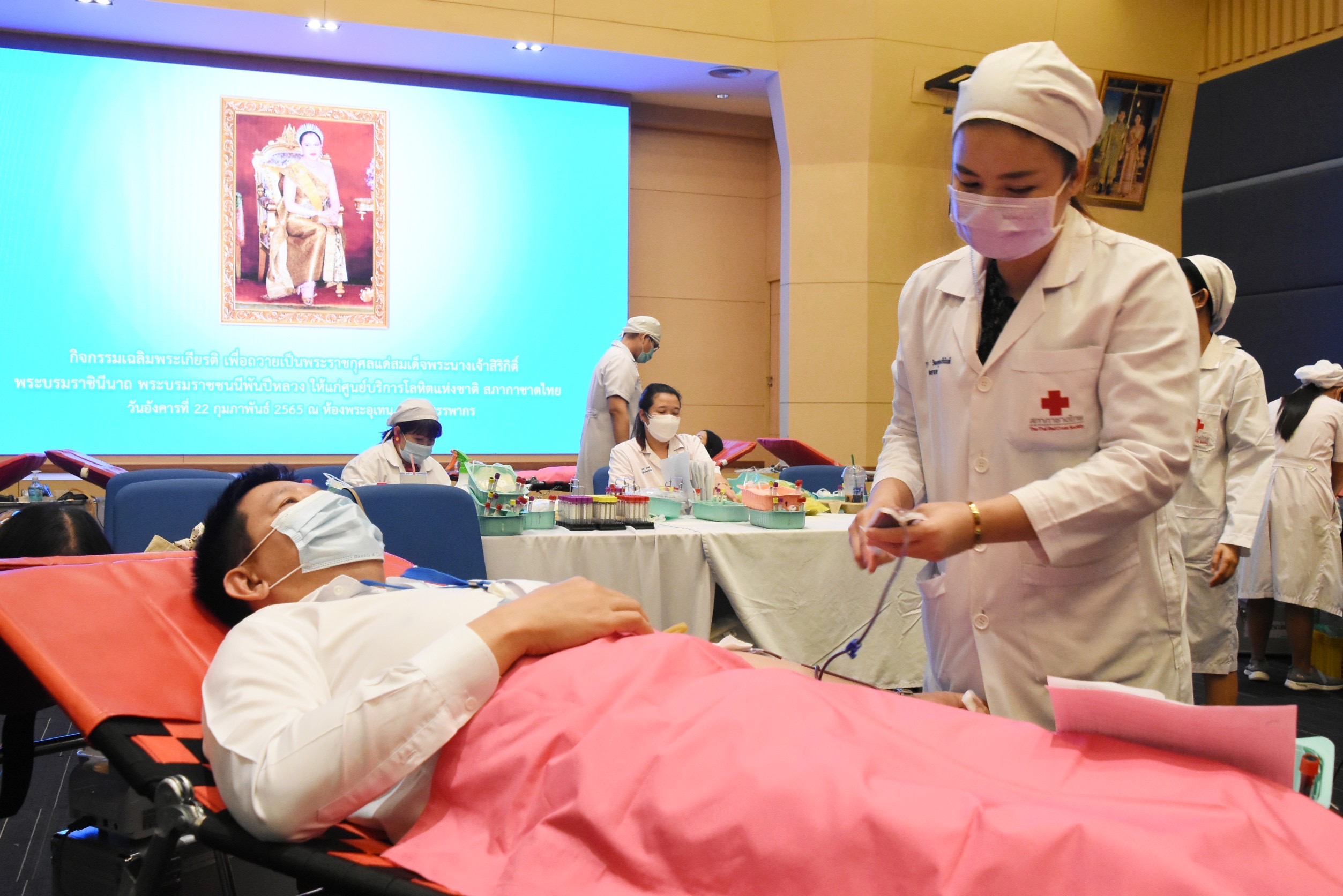 กรมสรรพากรจัดกิจกรรมรับบริจาคโลหิตเพื่อถวายเป็นพระราชกุศล แด่สมเด็จพระนางเจ้าสิริกิติ์ พระบรมราชินีนาถ พระบรมราชชนนีพันปีหลวง