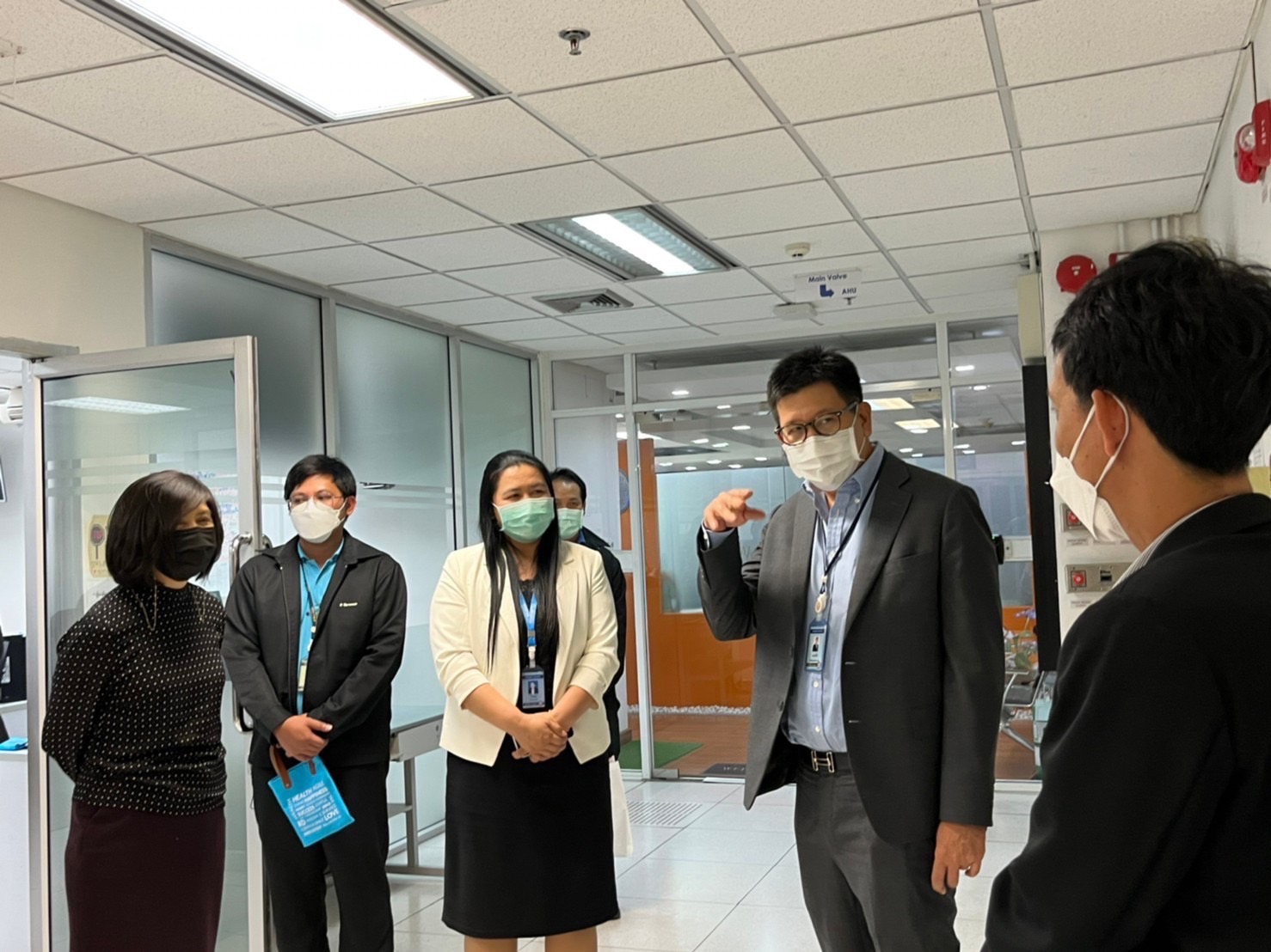 อธิบดีกรมสรรพากรตรวจเยี่ยมให้กำลังใจกองเทคโนโลยีสารสนเทศ ณ กรมสรรพากร ในวันสุดท้ายของการยื่นแบบภาษีเงินได้บุคคลธรรมดา