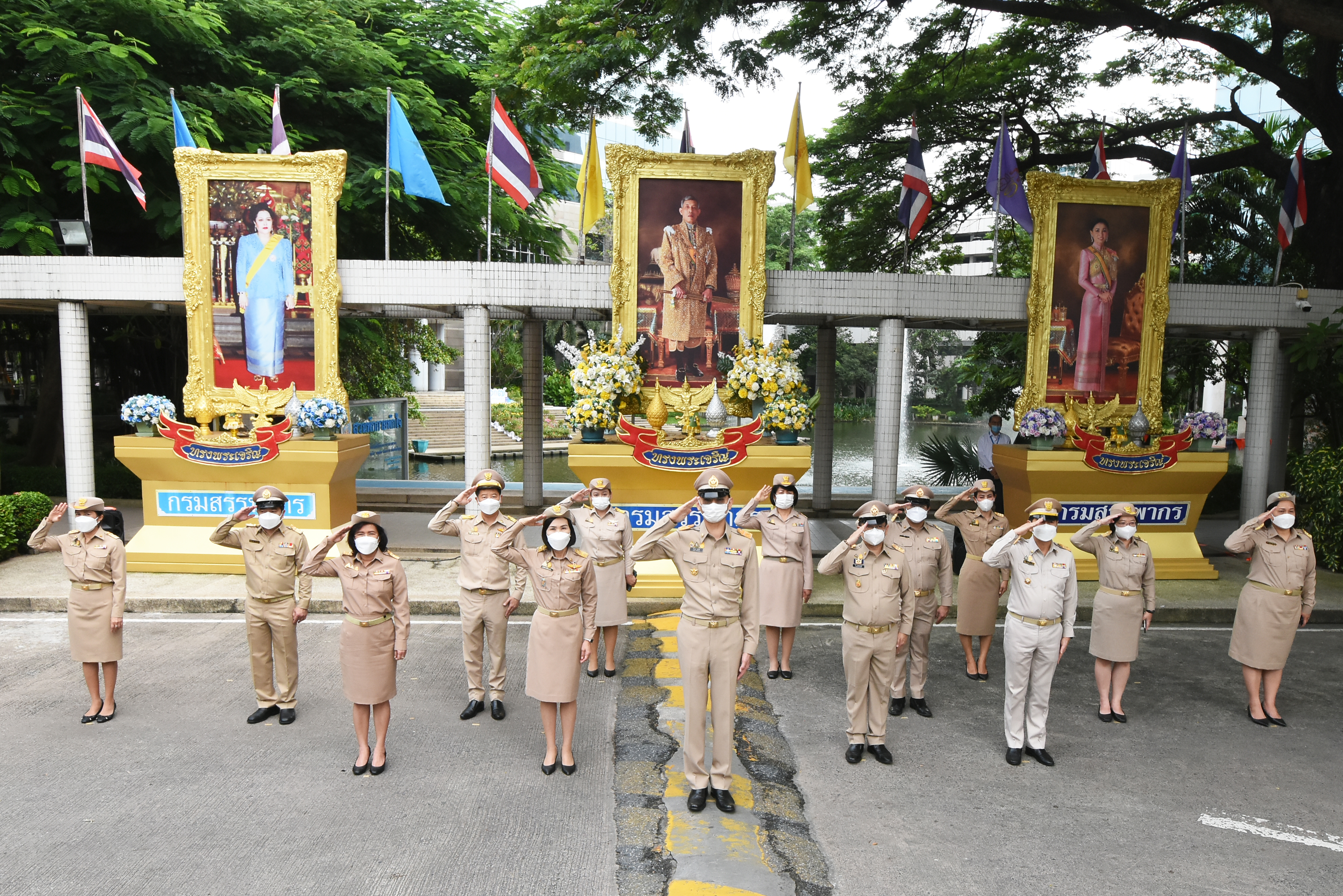 กรมสรรพากรจัดกิจกรรมเคารพธงชาติและร้องเพลงชาติไทย