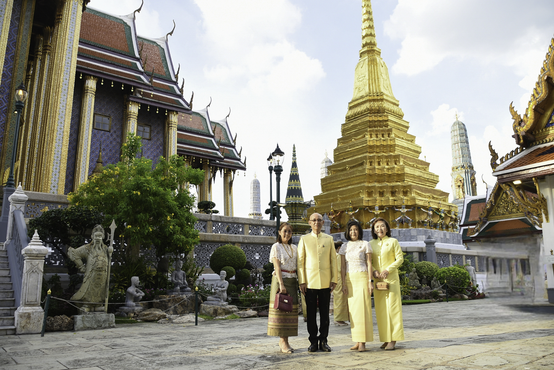 กรมสรรพากรร่วมพิธีเจริญพระพุทธมนต์เฉลิมพระเกียรติถวายพระพรชัยมงคลแด่ พระบาทสมเด็จพระเจ้าอยู่หัว  สมเด็จพระนางเจ้าสิริกิติ์ พระบรมราชินีนาถ พระบรมราชชนนีพันปีหลวง สมเด็จพระนางเจ้าฯ พระบรมราชินี และสมเด็จพระเจ้าลูกเธอ เจ้าฟ้าพัชรกิติยาภา นเรนทิราเทพยวดี กรมหลวงราชสาริณีสิริพัชร มหาวัชรราชธิดา