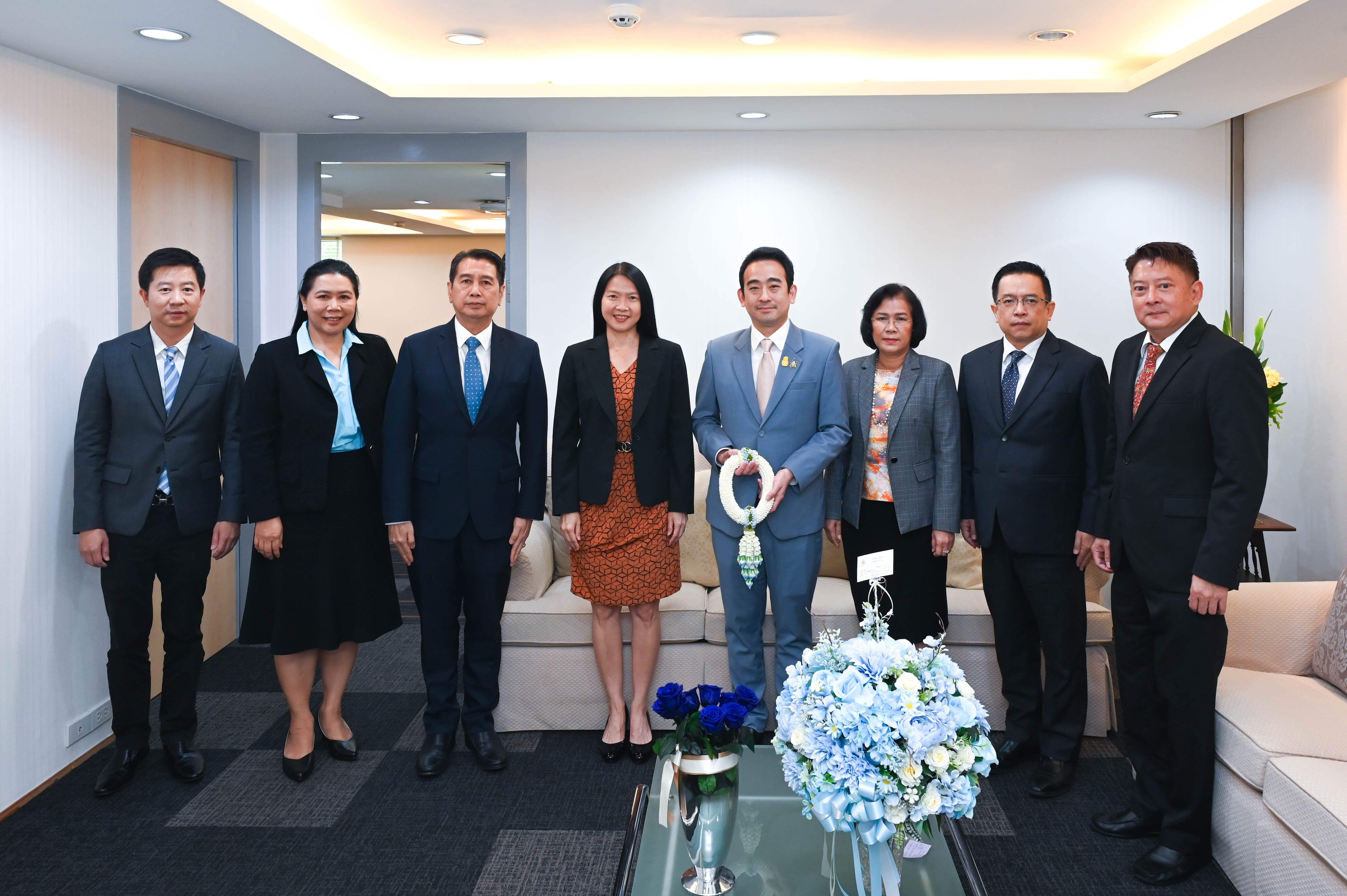 กรมสรรพากรร่วมแสดงความยินดีกับรัฐมนตรีช่วยว่าการกระทรวงการคลัง เนื่องในโอกาสเข้ารับตำแหน่ง