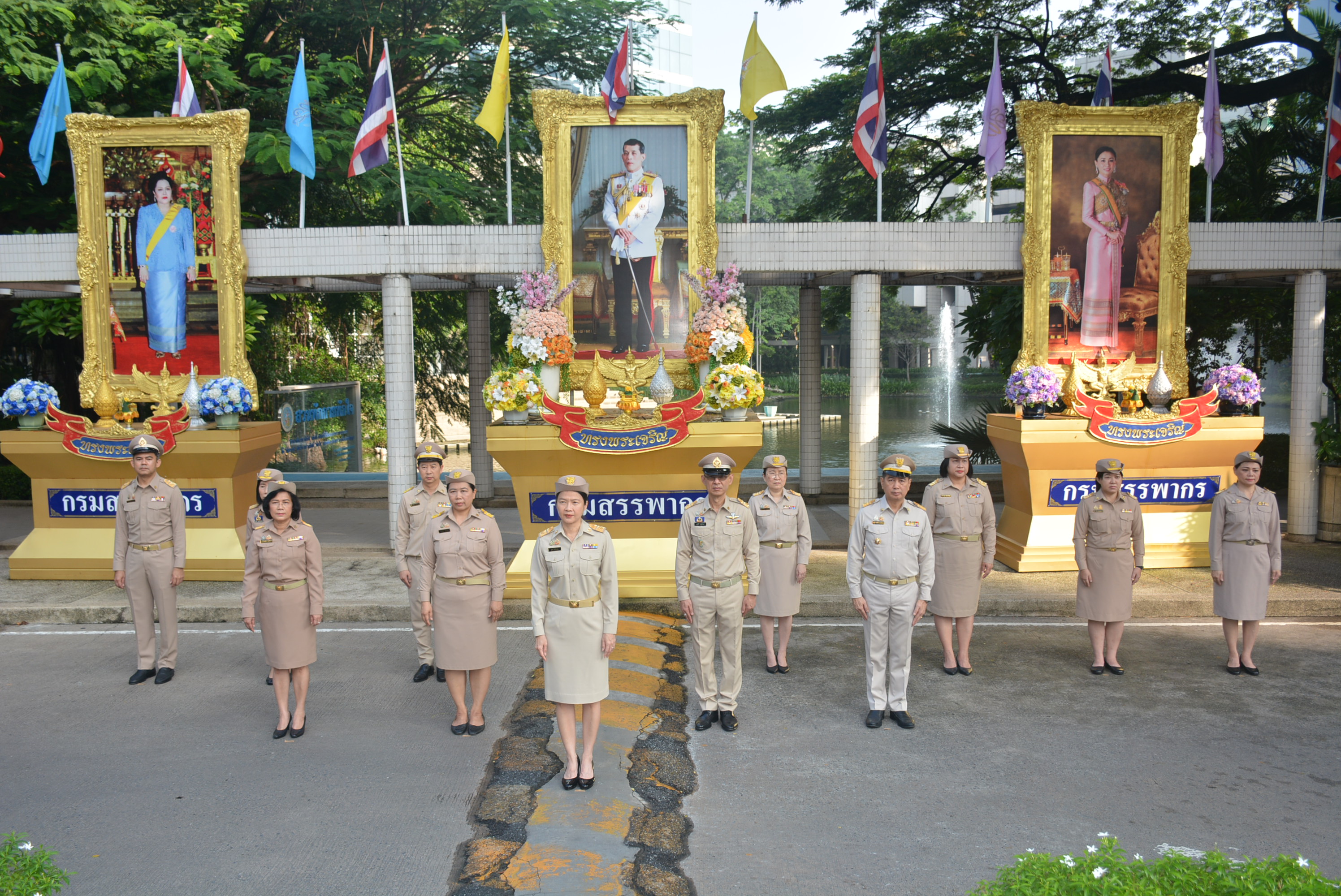 กรมสรรพากรจัดกิจกรรมเคารพธงชาติและร้องเพลงชาติไทย