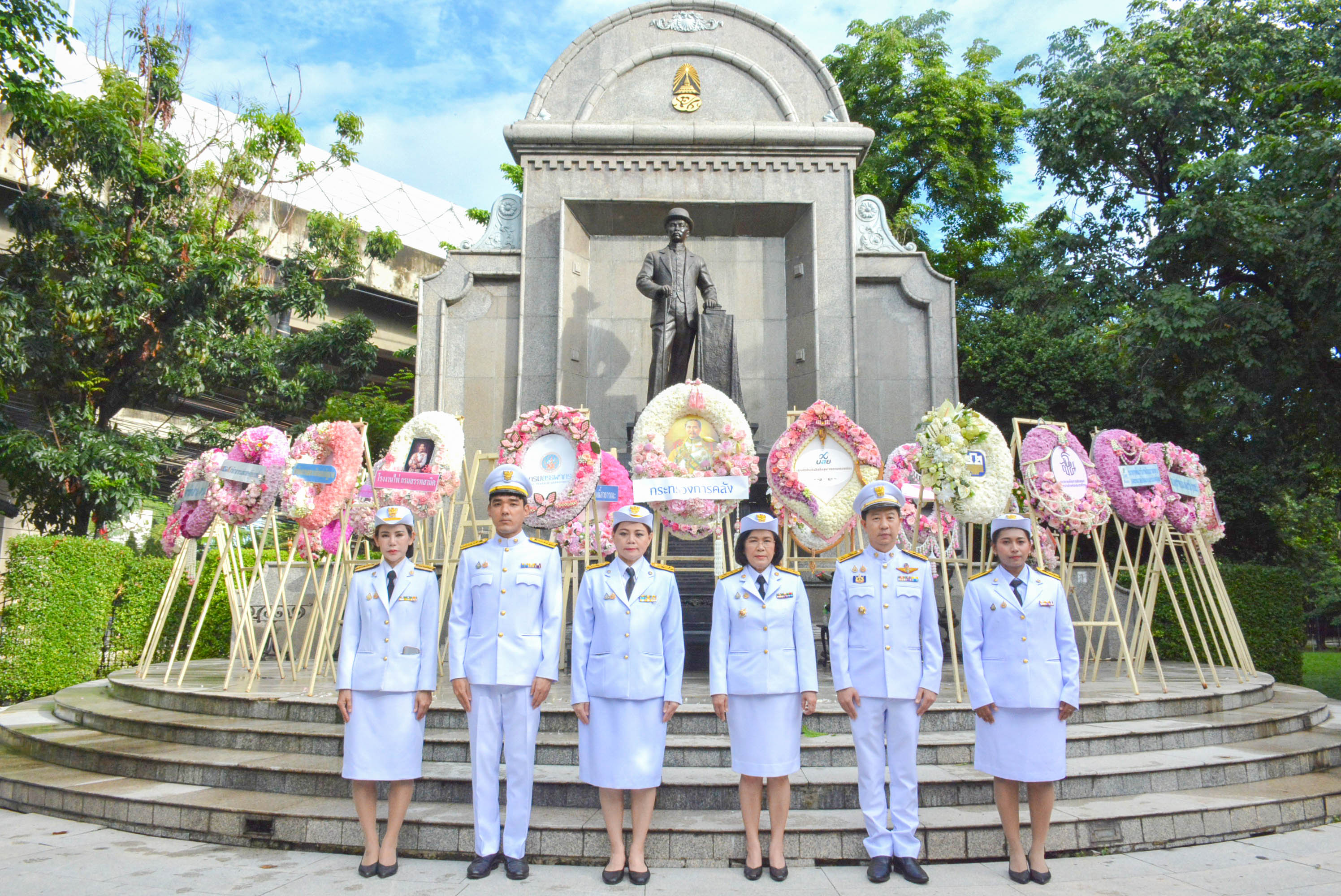 กรมสรรพากรร่วมพิธีวางพวงมาลา เนื่องในวันปิยมหาราช