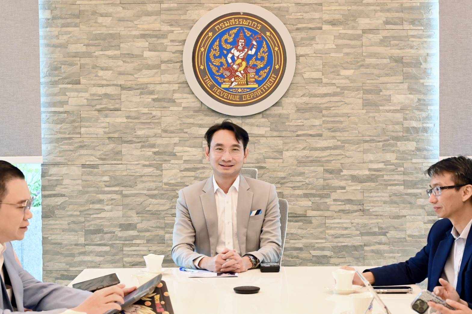 กรมสรรพากรประชุมหารือร่วมกับสำนักงานพัฒนาธุรกรรมทางอิเล็กทรอนิกส์ (ETDA) 