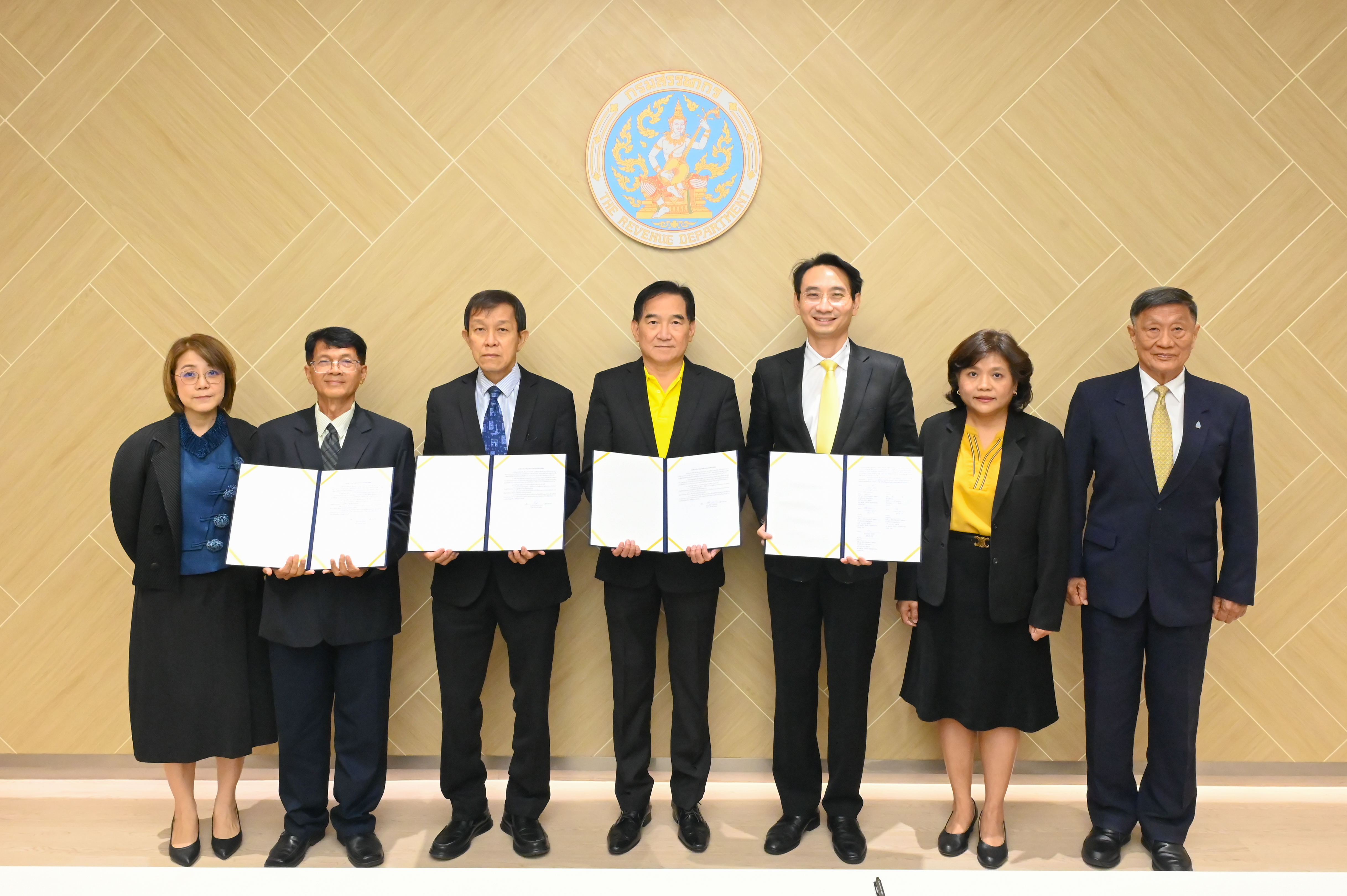 กรมสรรพากรลงนามข้อตกลงคุณธรรม (Integrity Pact) ความร่วมมือป้องกันการทุจริตในการจัดซื้อจัดจ้างภาครัฐ โครงการจัดจ้างบริหารจัดการการคืนภาษีมูลค่าเพิ่มให้แก่นักท่องเที่ยวแบบเบ็ดเสร็จ (VRT Outsourcing Service)