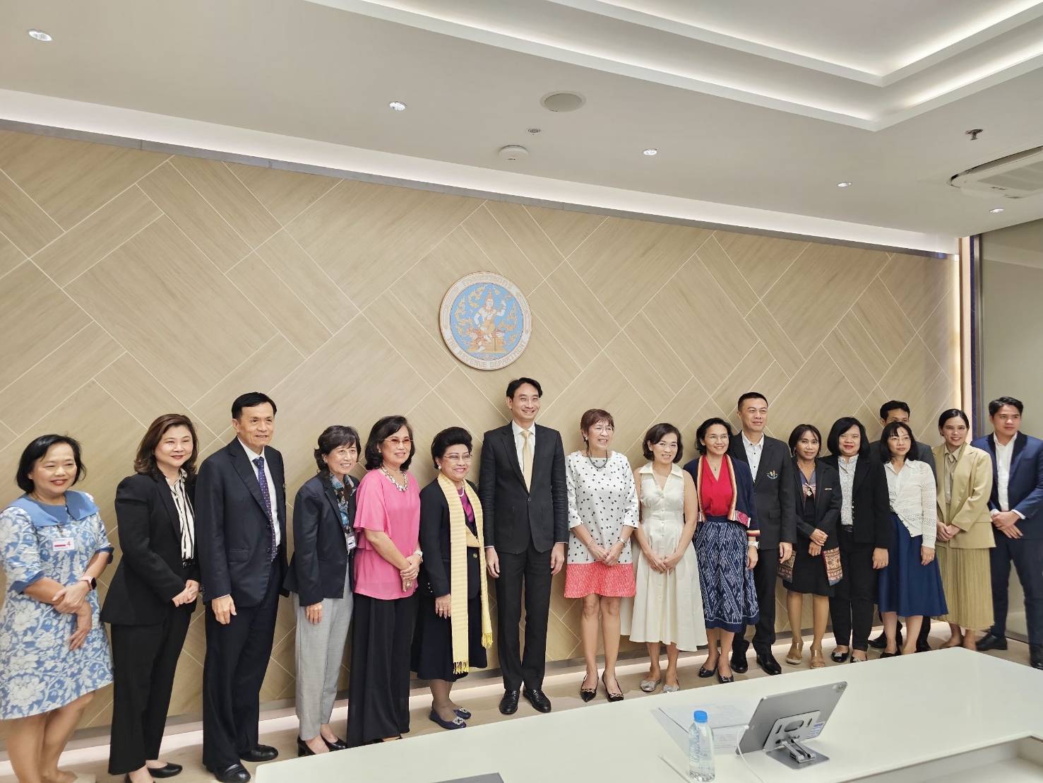 การประชุมแลกเปลี่ยนความคิดเห็นและพัฒนาแนวทางการจัดเก็บภาษีอากรกับสภาหอการค้าแห่งประเทศไทย