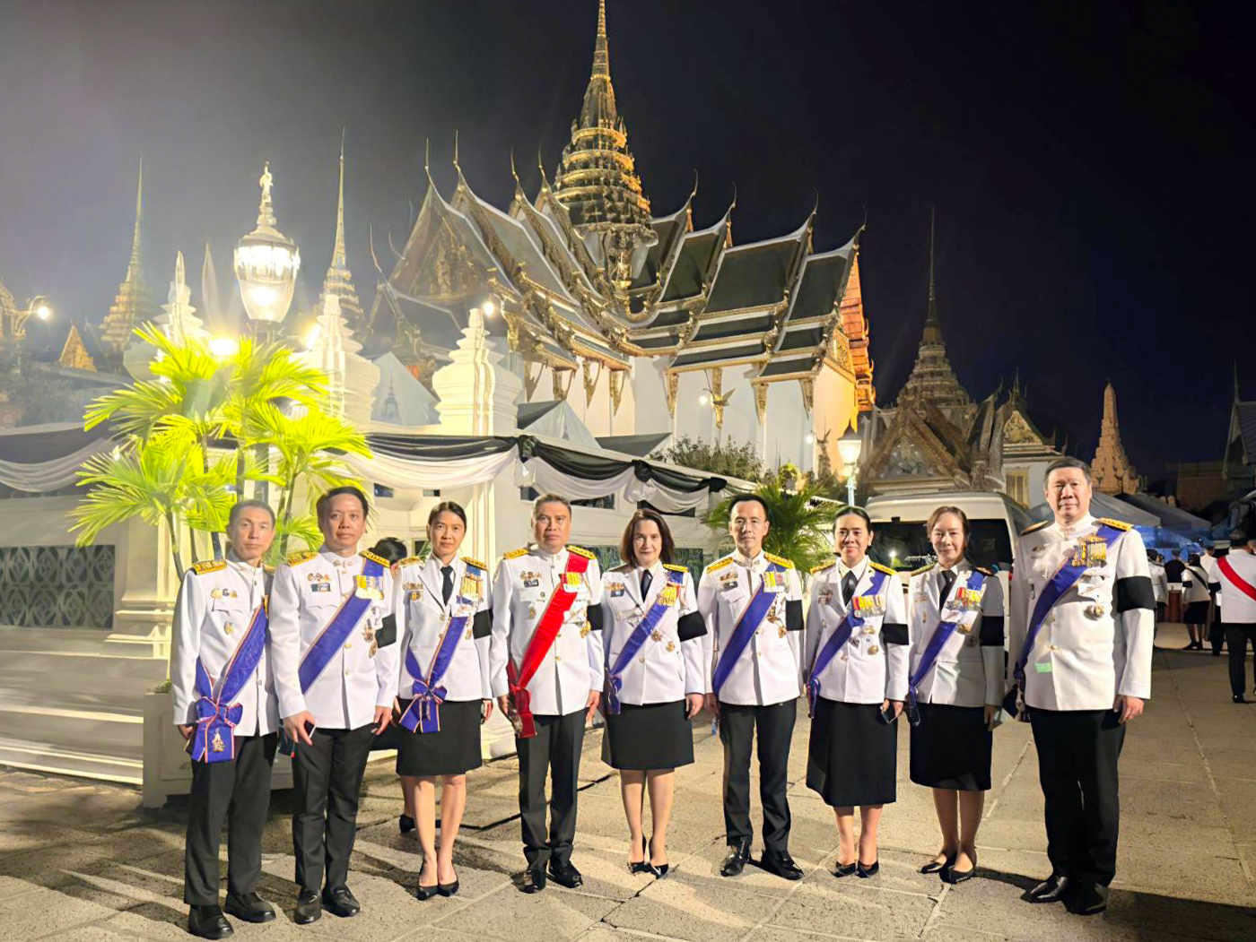 อธิบดีกรมสรรพากร เข้าเฝ้าฯ รับเสด็จ ในการพิธีถวายน้ำสรงพระบรมศพสมเด็จพระนางเจ้าสิริกิติ์ พระบรมราชินีนาถ พระบรมราชชนนีพันปีหลวง