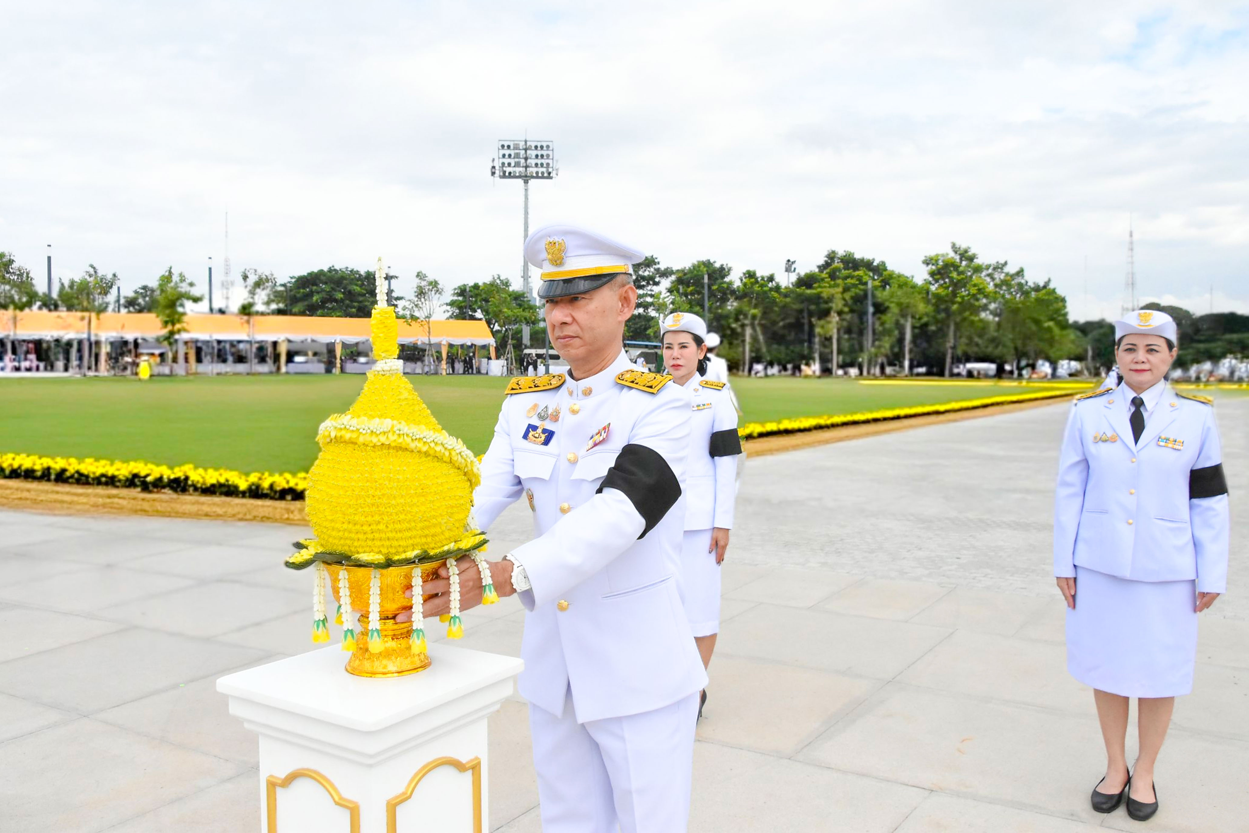 กรมสรรพากรร่วมพิธีวางพานพุ่มดอกไม้ถวายราชสักการะ เนื่องในวันคล้ายวันพระบรมราชสมภพ พระบาทสมเด็จพระบรมชนกาธิเบศร มหาภูมิพลอดุลยเดชมหาราช บรมนาถบพิตร วันชาติ และวันพ่อแห่งชาติ 5 ธันวาคม 2568