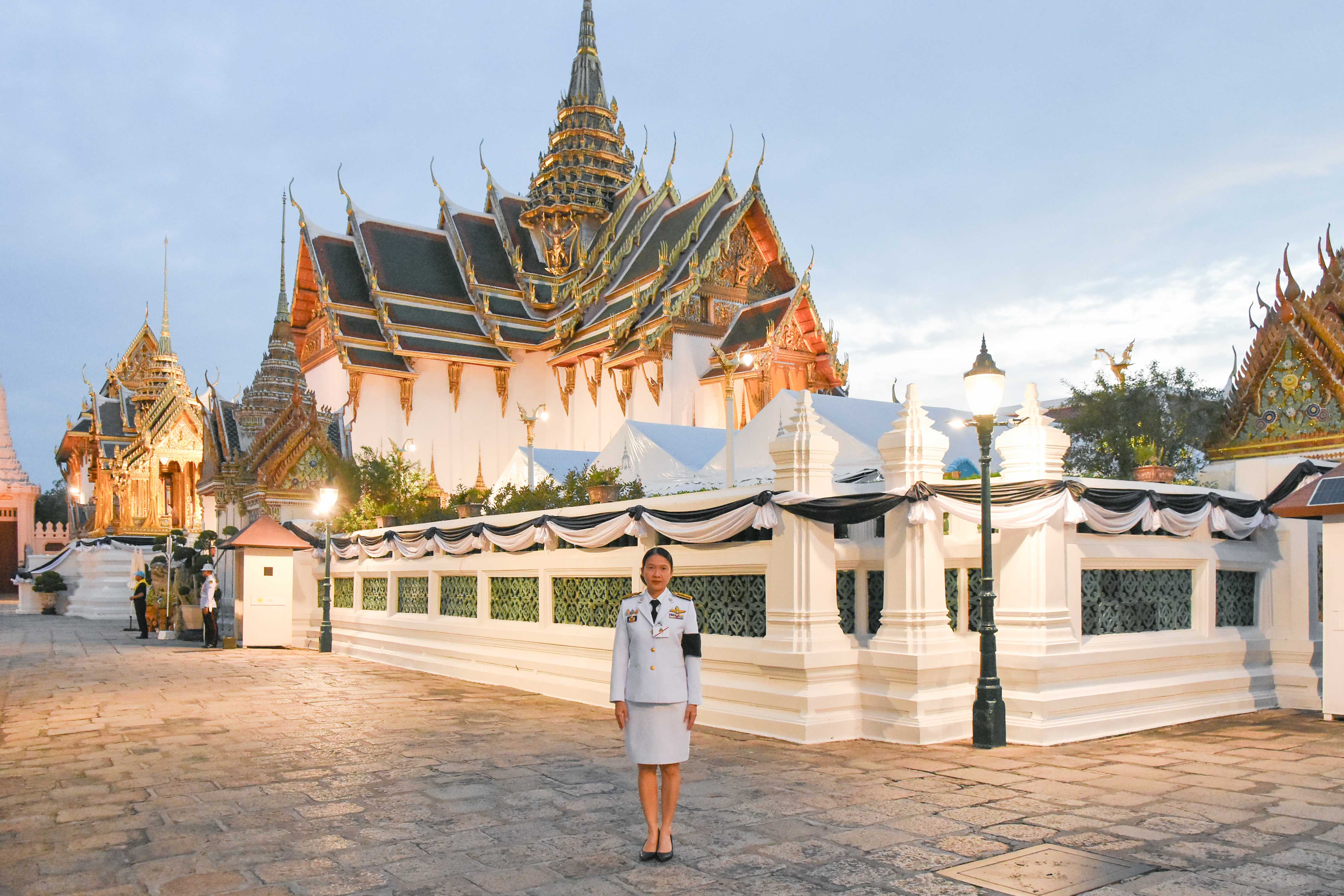 อธิบดีกรมสรรพากรเข้าเฝ้าฯ ในพระราชพิธีทรงบำเพ็ญพระราชกุศลพระพิธีธรรมสวดพระอภิธรรมพระบรมศพ สมเด็จพระนางเจ้าสิริกิติ์ พระบรมราชินีนาถ พระบรมราชชนนีพันปีหลวง