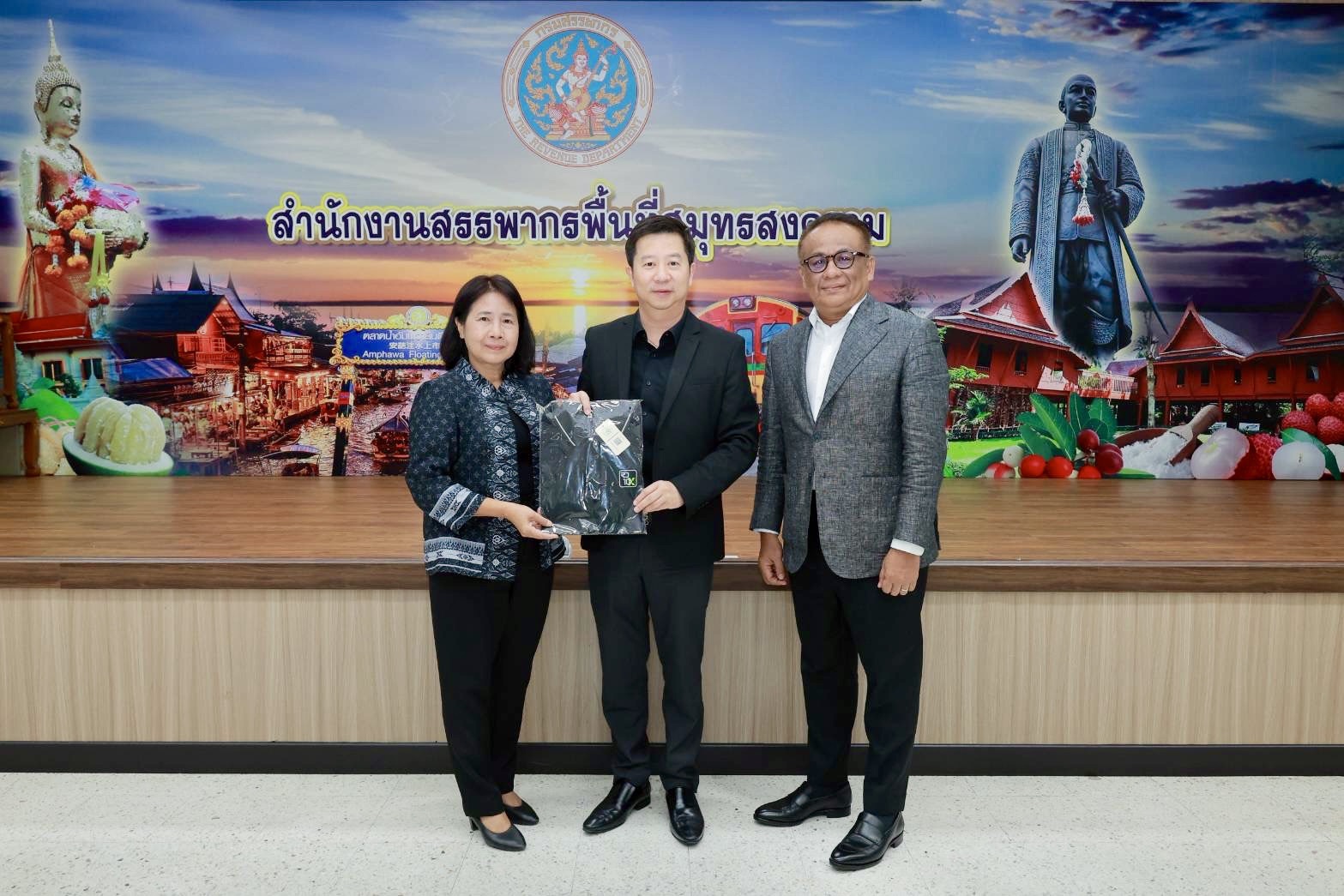 กรมสรรพากรมอบเสื้อรางวัล RD10X ให้แก่ข้าราชการ และเจ้าหน้าที่สำนักงานสรรพากรพื้นที่สาขาท่าม่วง ในสังกัดสำนักงานสรรพากรพื้นที่กาญจนบุรี งานกรรมวิธี และคืนภาษี ในสังกัดสำนักงานสรรพากรพื้นที่เพชรบุรี และ สำนักงานสรรพากรพื้นที่สาขาหัวหิน ในสังกัดสำนักงานสรรพากรพื้นที่ประจวบคีรีขันธ์