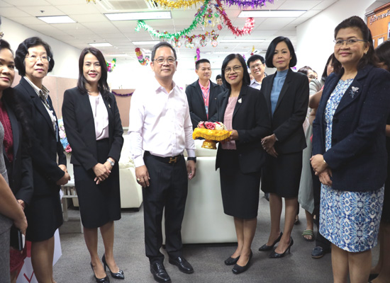 คณะผู้บริหาร สภ.1 และข้าราชการ พนักงานราชการ ลูกจ้างในสังกัด สภ.1 ร่วมกันอวยพรปีใหม่ พ.ศ. 2563 แก่ท่านวิรัตน์ ลอยจิรากุล สรรพากรภาค 1