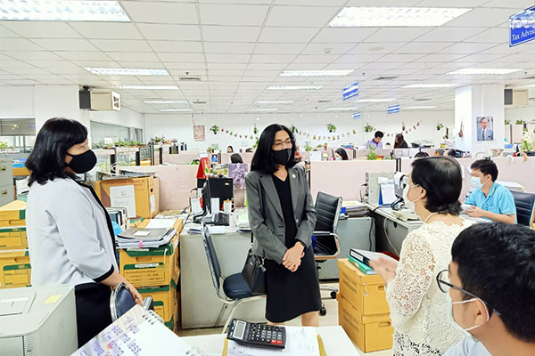 ท่านสมจิตร์ ฉันท์ทอง สรรพากรภาค 1 และคณะฯ ตรวจเยี่ยม สท.กทม.7 และ สส.ในสังกัด เพื่อรับฟังปัญหา ให้คำแนะนำ และให้กำลังใจในการปฎิบัติงาน ของเจ้าหน้าที่ เมื่อวันที่ 3 กุมภาพันธ์ 2564