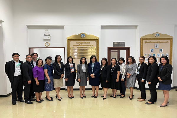 ท่านสมจิตร์ ฉันท์ทอง สรรพากรภาค 1 และ คณะฯ ประชุมสรุปผลการตรวจราชการ สำนักงานสรรพากรพื้นที่กรุงเทพมหานคร 2 และ สำนักงานสรรพากรพื้นที่สาขาในสังกัด เมื่อวันที่ 24 กุมภาพันธ์ 2564 ณ สำนักงานสรรพากรพื้นที่กรุงเทพมหานคร 2