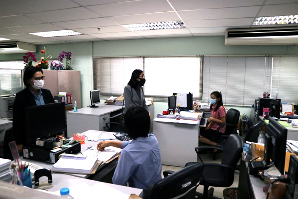 ท่านสมจิตร์ ฉันท์ทอง สรรพากรภาค 1 และ คณะฯ ประชุมสรุปผลการตรวจราชการ สำนักงานสรรพากรพื้นที่กรุงเทพมหานคร 6 และ สำนักงานสรรพากรพื้นที่สาขาในสังกัด เมื่อวันที่ 27 มกราคม 2564 ณ ห้องประชุมสำนักงานสรรพากรพื้นที่กรุงเทพมหานคร 6