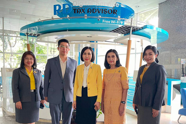 ที่ปรึกษาด้านยุทธศาสตร์การจัดเก็บภาษีนางสมหมาย ศิริอุดมเศรษฐ และคณะฯ เดินทางไปตรวจเยี่ยม เจ้าหน้าที่ สท.กทม.6 และ สส. ดุสิต เพื่อสร้างขวัญ กำลังใจ และรับทราบปัญหาในการปฏิบัติงานบริการรับแบบนอกสถานที่ เมื่อวันที่ 24 มีนาคม 2564