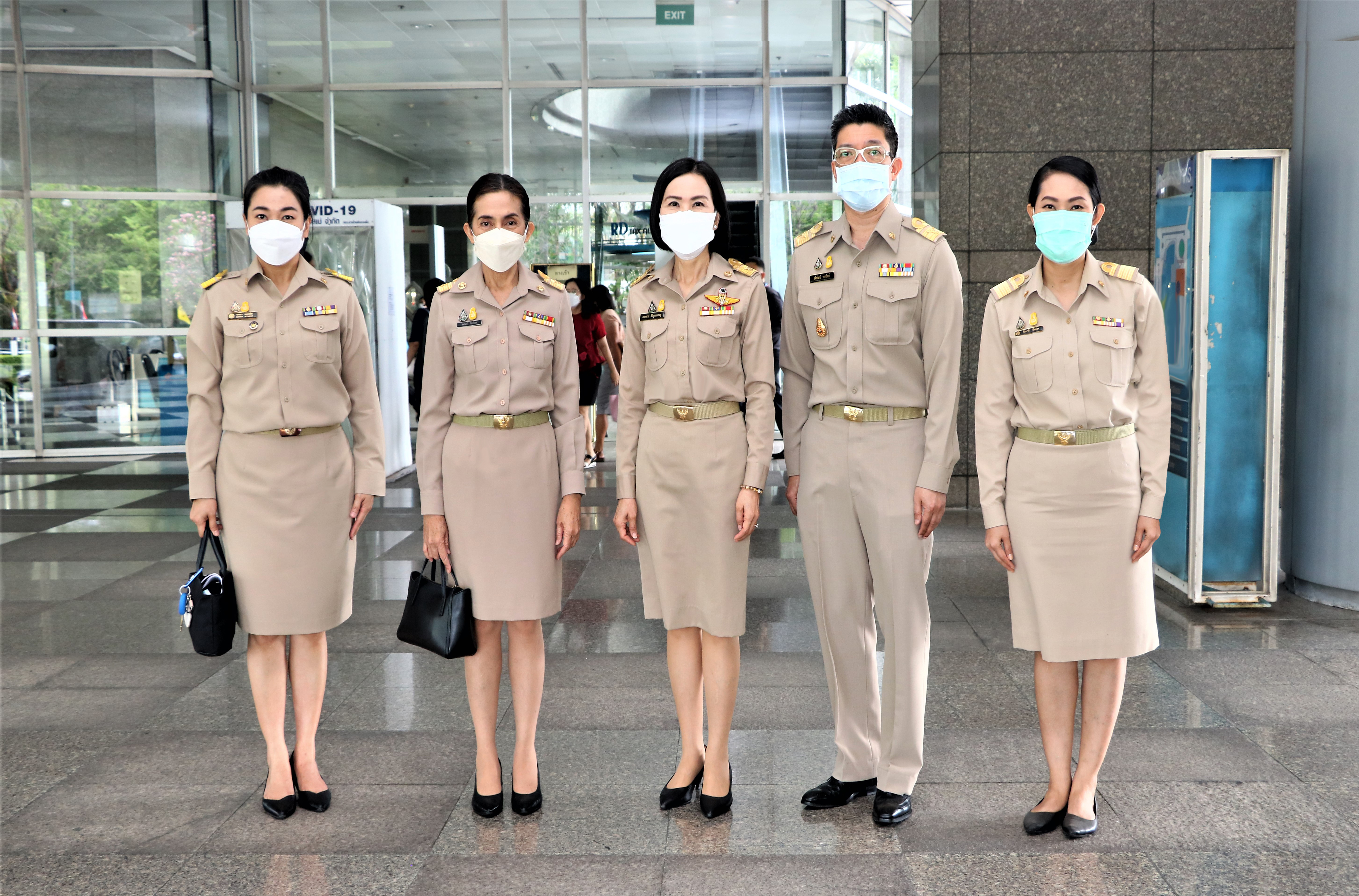  ที่ปรึกษาด้านยุทธศาสตร์การจัดเก็บภาษีนางสมหมาย ศิริอุดมเศรษฐ และคณะฯ เดินทางไปตรวจเยี่ยม เจ้าหน้าที่ สท.กทม.6 และ สส. ดุสิต เพื่อสร้างขวัญ กำลังใจ และรับทราบปัญหา ในการปฏิบัติงานบริการรับแบบนอกสถานที่ เมื่อวันที่ 17 มีนาคม 2565