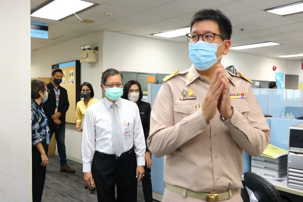 อธิบดีกรมสรรพากร และคณะ เข้าตรวจเยี่ยมการทำงานของสำนักงานสรรพากรภาค 1 เพื่อสร้างขวัญกำลังใจในการปฏิบัติงานของข้าราชการและเจ้าหน้าที่ เมื่อวันที่ 11 เมษายน 2565