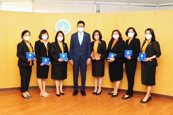 ผู้บริหารสำนักงานสรรพากรภาค 1 เข้าอำลา ท่านเอกนิติ นิติทัณฑ์ประภาศ เนื่องในโอกาสย้ายไปรับตำแหน่ง อธิบดี กรมสรรพสามิต