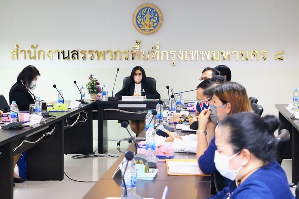 ท่านสมจิตร์ ฉันท์ทอง สรรพากรภาค 1 และ คณะฯ ประชุมสรุปผลการตรวจราชการ สำนักงานสรรพากรพื้นที่กรุงเทพมหานคร 8