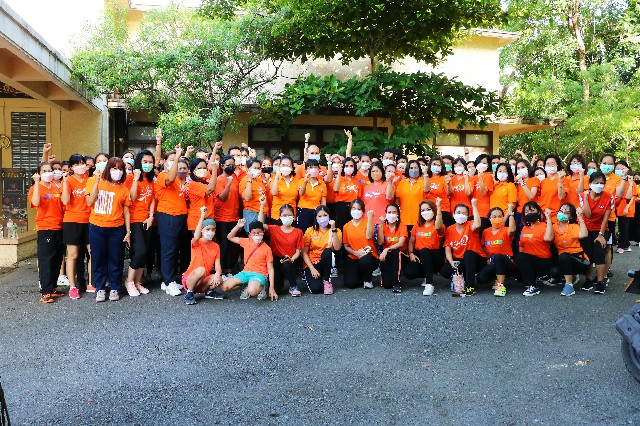 ท่านสมจิตร์ ฉันท์ทอง และคณะเจ้าหน้าที่ ในสังกัดสำนักงานสรรพากรภาค 1  ร่วมกิจกรรมวิ่ง VR PAK1