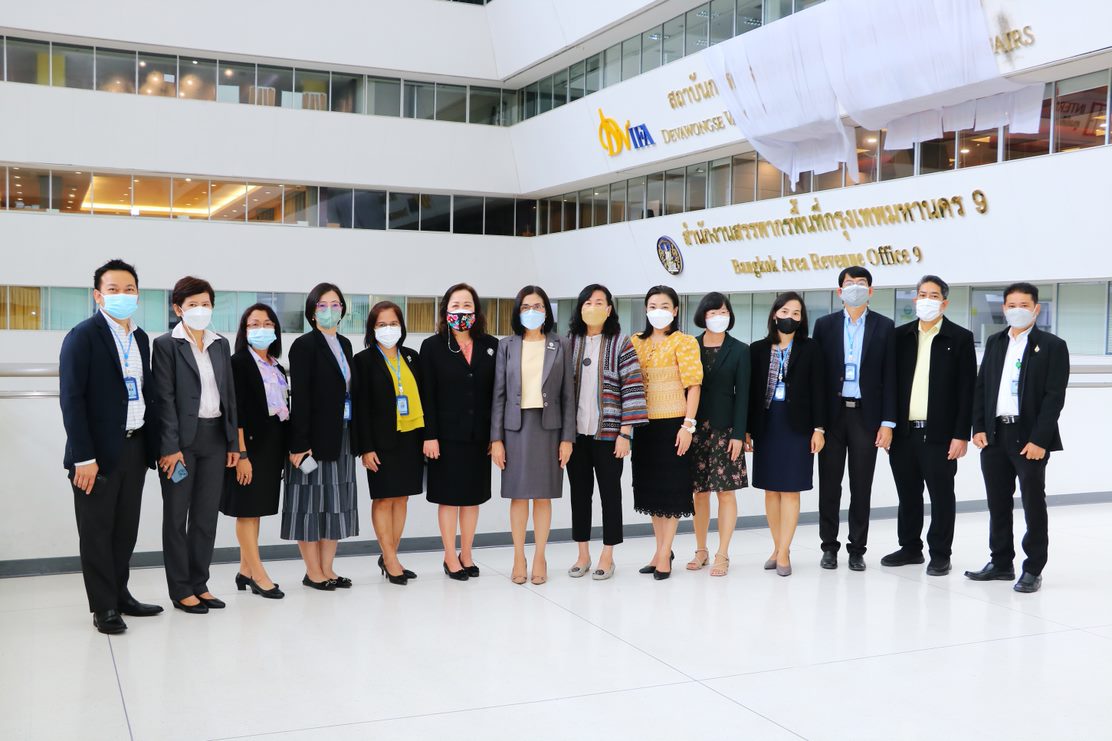 ท่านสมจิตร์ ฉันท์ทอง สรรพากรภาค 1 และ คณะฯ ประชุมสรุปผลการตรวจราชการ สำนักงานสรรพากรพื้นที่กรุงเทพมหานคร 9 และ สำนักงานสรรพากรพื้นที่สาขาในสังกัด เมื่อวันที่ 25 กรกฏาคม 2565 ณ สำนักงานสรรพากรพื้นที่กรุงเทพมหานคร 9