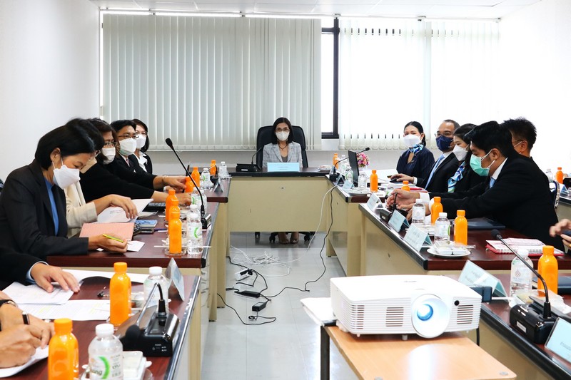 ท่านสมจิตร์ ฉันท์ทอง สรรพากรภาค 1 และ คณะฯ ประชุมสรุปผลการตรวจราชการ สำนักงานสรรพากรพื้นที่กรุงเทพมหานคร 5