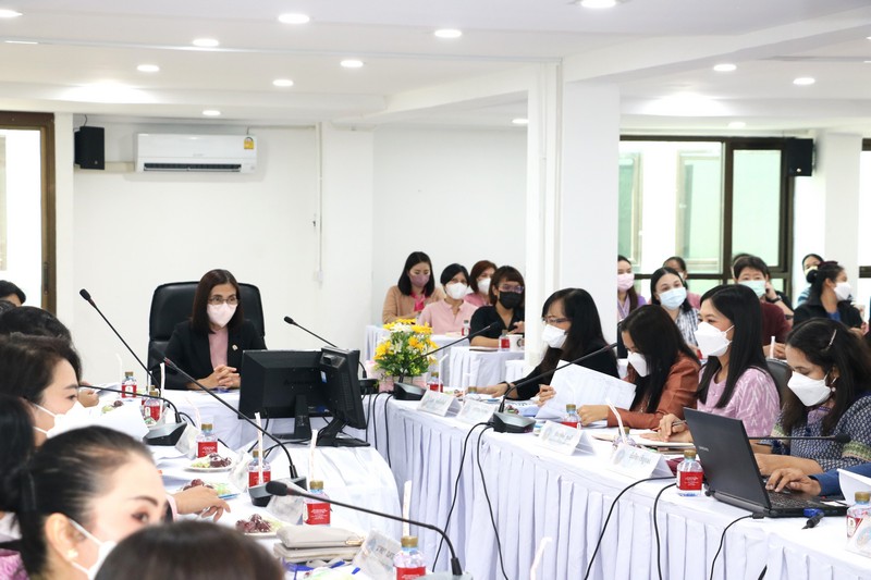 ท่านสมจิตร์ ฉันท์ทอง สรรพากรภาค 1 และ คณะฯ ประชุมสรุปผลการตรวจราชการ สำนักงานสรรพากรพื้นที่กรุงเทพมหานคร 1 และ สำนักงานสรรพากรพื้นที่สาขาในสังกัด