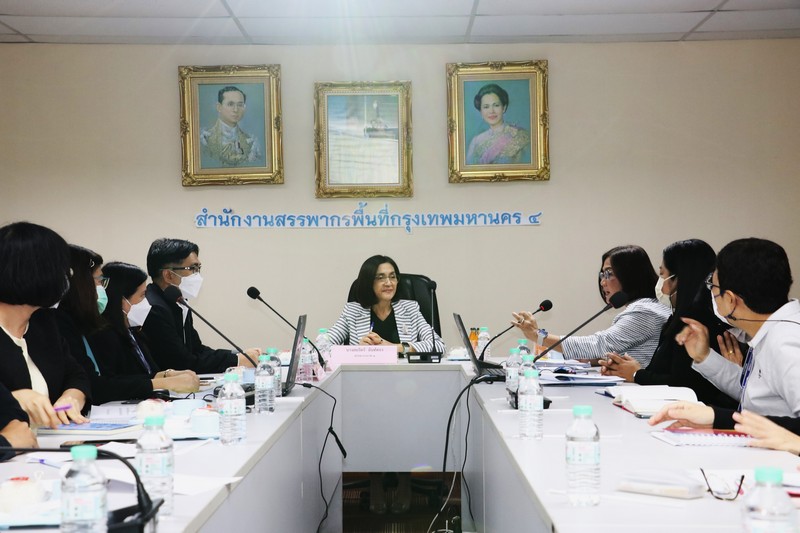 ท่านสมจิตร์ ฉันท์ทอง สรรพากรภาค 1 และ คณะฯ ประชุมสรุปผลการตรวจราชการ สำนักงานสรรพากรพื้นที่กรุงเทพมหานคร 4 และ สำนักงานสรรพากรพื้นที่สาขาในสังกัด