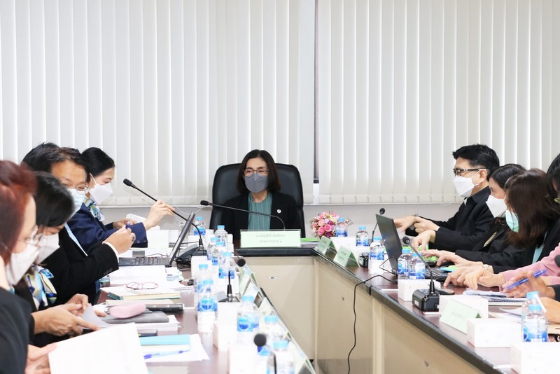 ท่านสมจิตร์ ฉันท์ทอง สรรพากรภาค 1 และ คณะฯ ประชุมสรุปผลการตรวจราชการ สำนักงานสรรพากรพื้นที่กรุงเทพมหานคร 5 และ สำนักงานสรรพากรพื้นที่สาขาในสังกัด