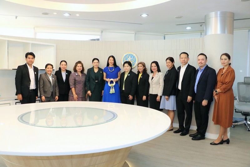 สรรพากรภาค 1 และคณะฯ เข้าอำลาท่านกุลยา ตันติเตมิท เนื่องในโอกาสพ้นจากอธิบดีกรมสรรพากร และได้รับแต่งตั้งให้ดำรงตำแหน่งอธิบดีกรมสรรพสามิต