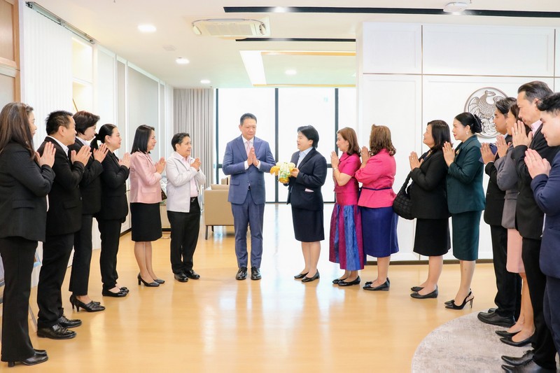 สรรพากรภาค 1 คณะผู้บริหาร สท.กทม.1-9 และ เจ้าหน้าที่ในสังกัดฯ เข้าอวยพร และรับพร จาก ผู้บริหารกระทรวงการคลังและผู้บริหารกรมสรรพากร