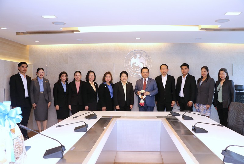  สรรพากรภาค 1 และคณะฯ เข้าแสดงความยินดีกับท่านวินิจ วิเศษสุวรรณภูมิ เนื่องในโอกาสได้รับการแต่งตั้งให้ดำรงตำแหน่ง ผู้อำนวยการสำนักงานเศรษฐกิจการคลัง