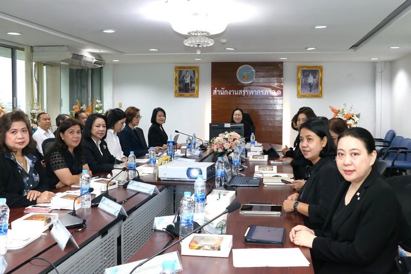 รองอธิบดีกรมสรรพากร เข้าตรวจเยี่ยม สำนักงานสรรพากรภาค 1 และสำนักงานสรรพากรพื้นที่กรุงเทพมหานคร 7 เพื่อสร้างขวัญ กำลังใจ และรับทราบปัญหาในการปฏิบัติงานของเจ้าหน้าที่