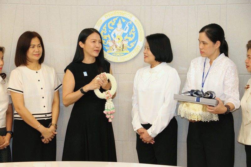 สรรพากรภาค 1 นำคณะผู้บริหารสำนักงานสรรพากรพื้นที่กรุงเทพมหานคร 1-9 และเจ้าหน้าที่ในสังกัด  ร่วมอำลาและแสดงความขอบคุณ อธิบดีกรมสรรพากร ดร.กุลยา ตันติเตมิท 