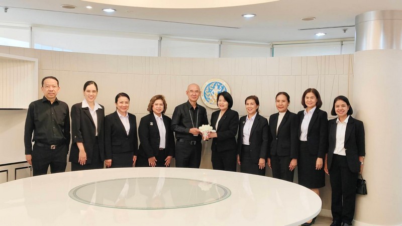 รรพากรภาค 1 สรรพากรพื้นที่กรุงเทพมหานคร 1-9 และคณะผู้บริหาร  เข้าแสดงความยินดีกับ ท่านสมศักดิ์ อนันทวัฒน์  เนื่องในโอกาสได้รับการแต่งตั้งให้ดำรงตำแหน่ง อธิบดีกรมสรรพากร