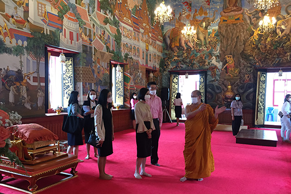 นางสมหมาย ศิริอุดมเศรษฐ ที่ปรึกษาด้านยุทธศาสตร์การจัดเก็บภาษี  นายสุรยุทธ กอบกิจพานิชผล เลขานุการกรม  นางสมจิตร์ ฉันท์ทอง สรรพากรภาค 1 นายอดิพัฒน์ วรทรัพย์ สรรพากรพื้นที่กรุงเทพมหานคร 6 และคณะฯ เดินทางไปสำรวจและเตรียมความพร้อมของสถานที่จัดพิธีถวายผ้าพระกฐ