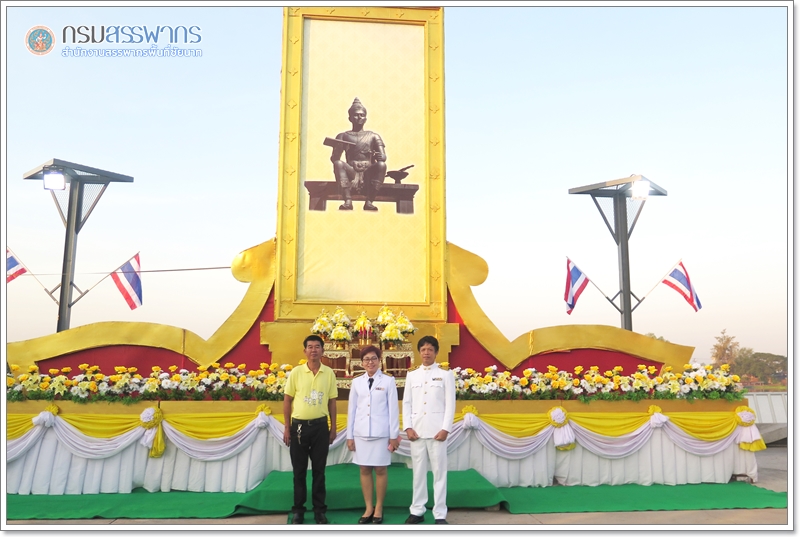 ประมวลภาพพิธีสวดเจริญพระพุทธมนต์ ทำบุญตักบาตรข้าวสารอาหารแห้ง และพิธีถวายเครื่องราชสักการะ เนื่องใน “วันพ่อขุนรามคำแหงมหาราช ปี 2567”