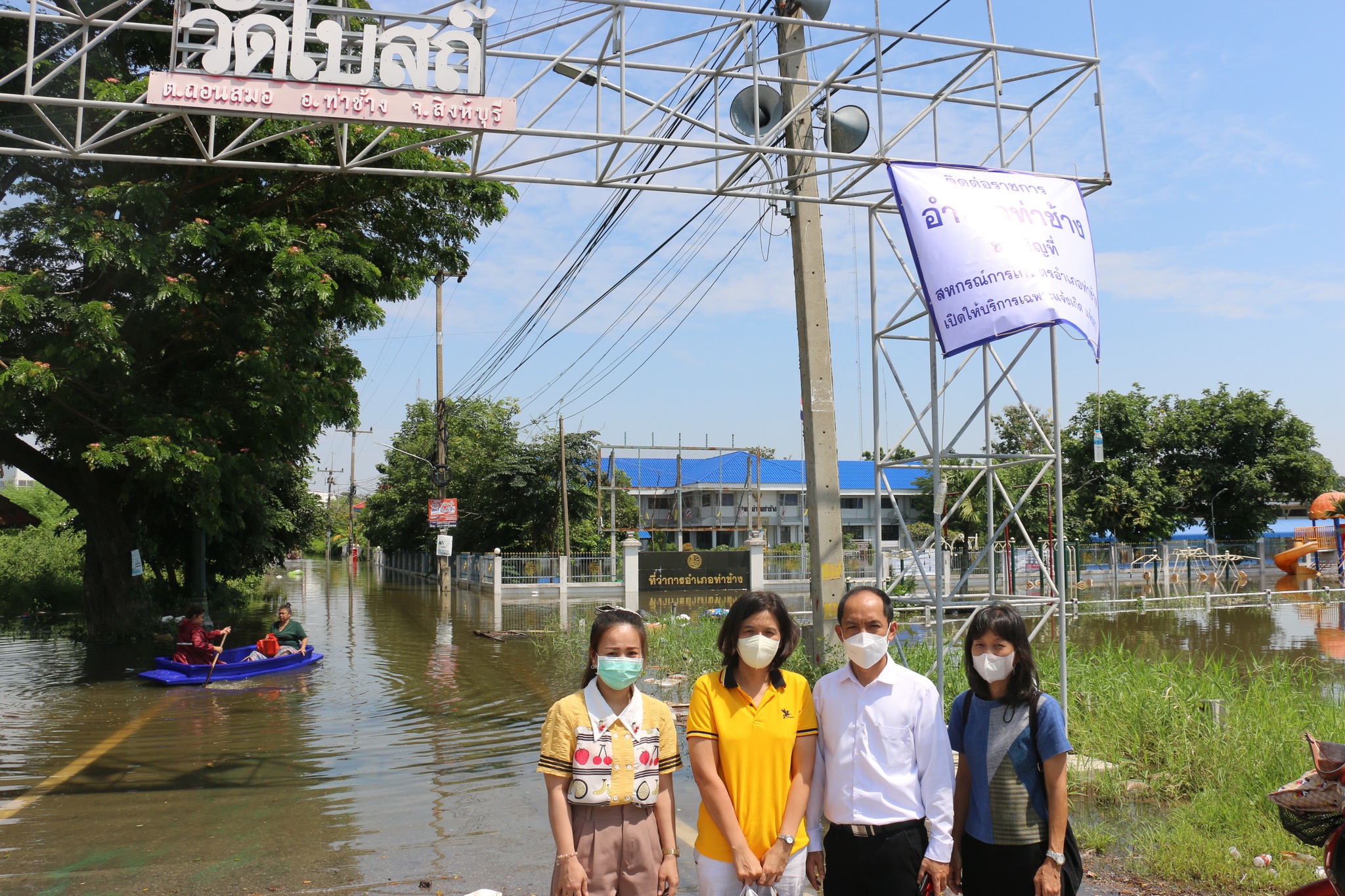 นายวีรภัทร  ลำปาง  สรรพากรพื้นที่สิงห์บุรี  ตรวจเยี่ยมและให้กำลังใจข้าราชการและลูกจ้าง  ณ  สส.พรหมบุรี และ สส.ท่าช้าง