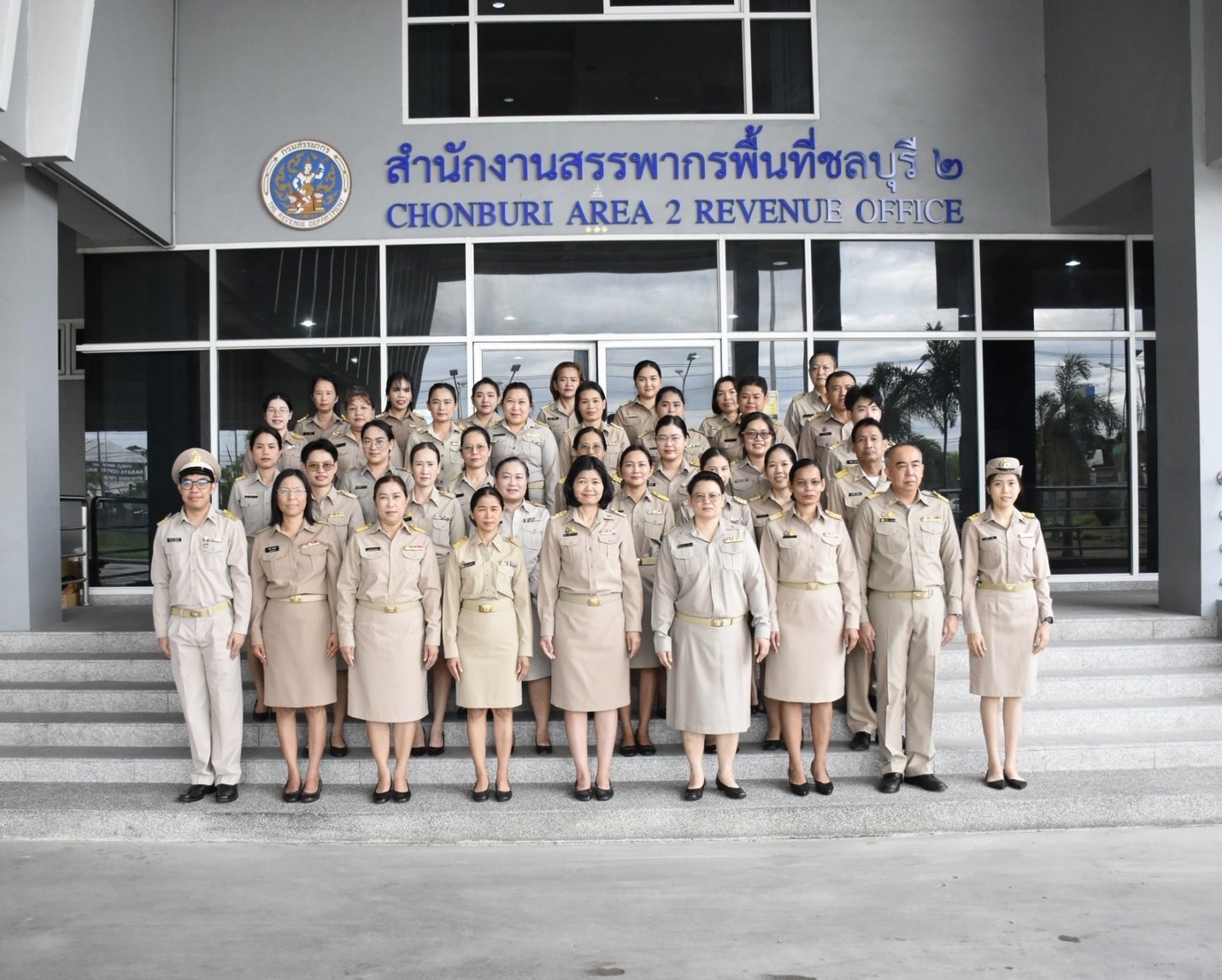 สำนักงานสรรพากรพื้นที่ชลบุรี 2 จัดกิจกรรมเคารพธงชาติและร้องเพลงชาติไทย