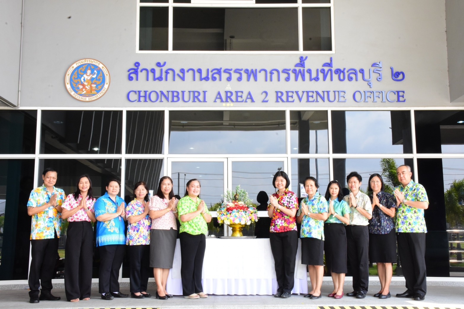 พิธีทำบุญตักบาตรข้าวสารอาหารแห้งแด่พระภิกษุสงฆ์ 5 รูป พิธีสรงน้ำพระพุทธรูป เนื่องในเทศกาลวันสงกรานต์ พ.ศ.2567 