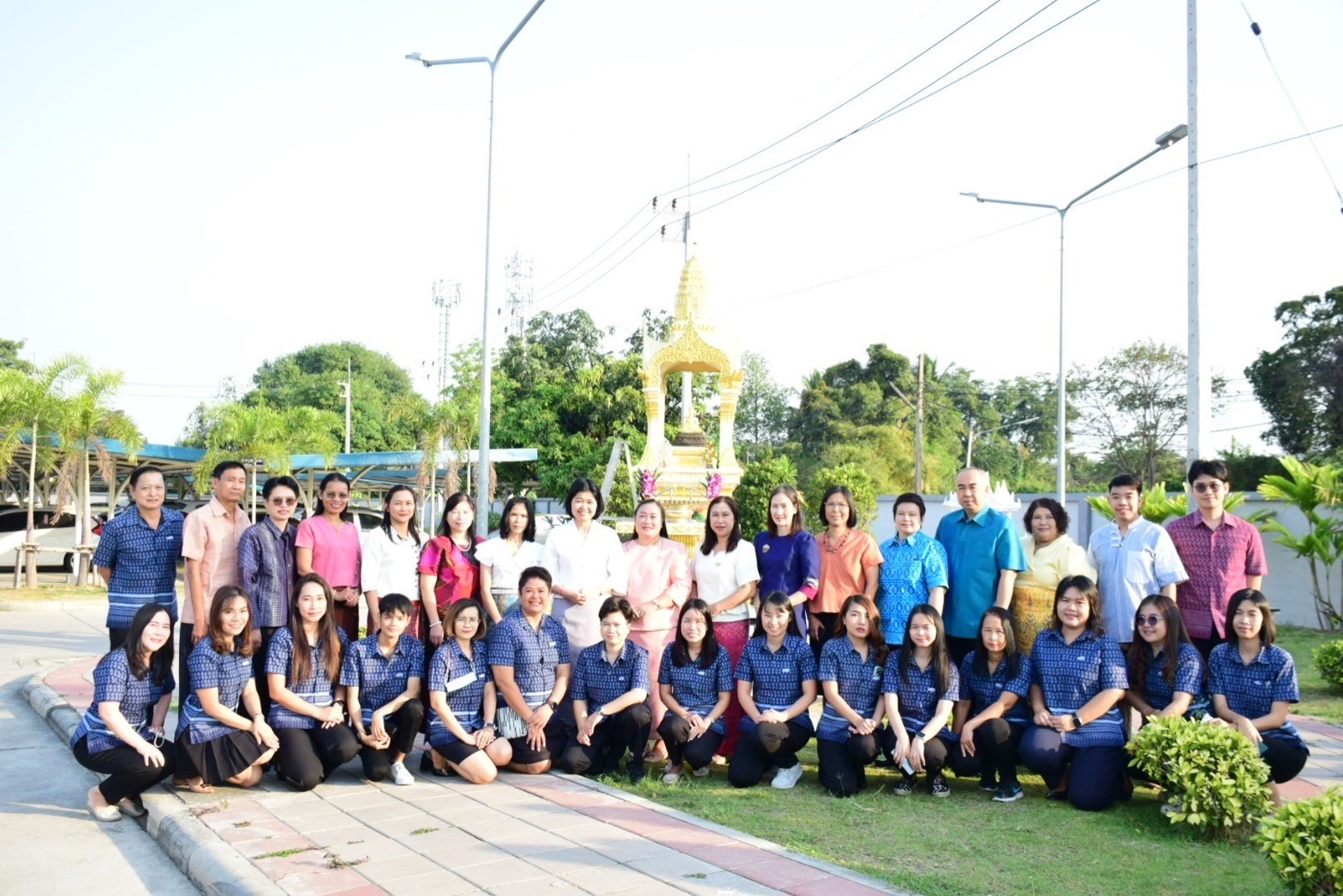 สำนักงานสรรพากรพื้นที่ชลบุรี 2 ร่วมในพิธีทำบุญตักบาตรเนื่องในวันขึ้นปีใหม่ พุทธศักราช 2567