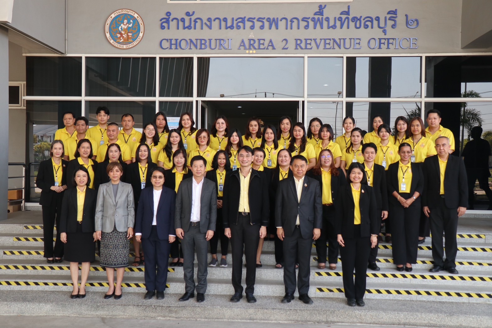 นายปิ่นสาย สุรัสวดี อธิบดีกรมสรรพากร พร้อมด้วยผู้บริหารกรมสรรพากร และคณะเข้าตรวจเยี่ยมสำนักงานสรรพากรพื้นที่ชลบุรี 2