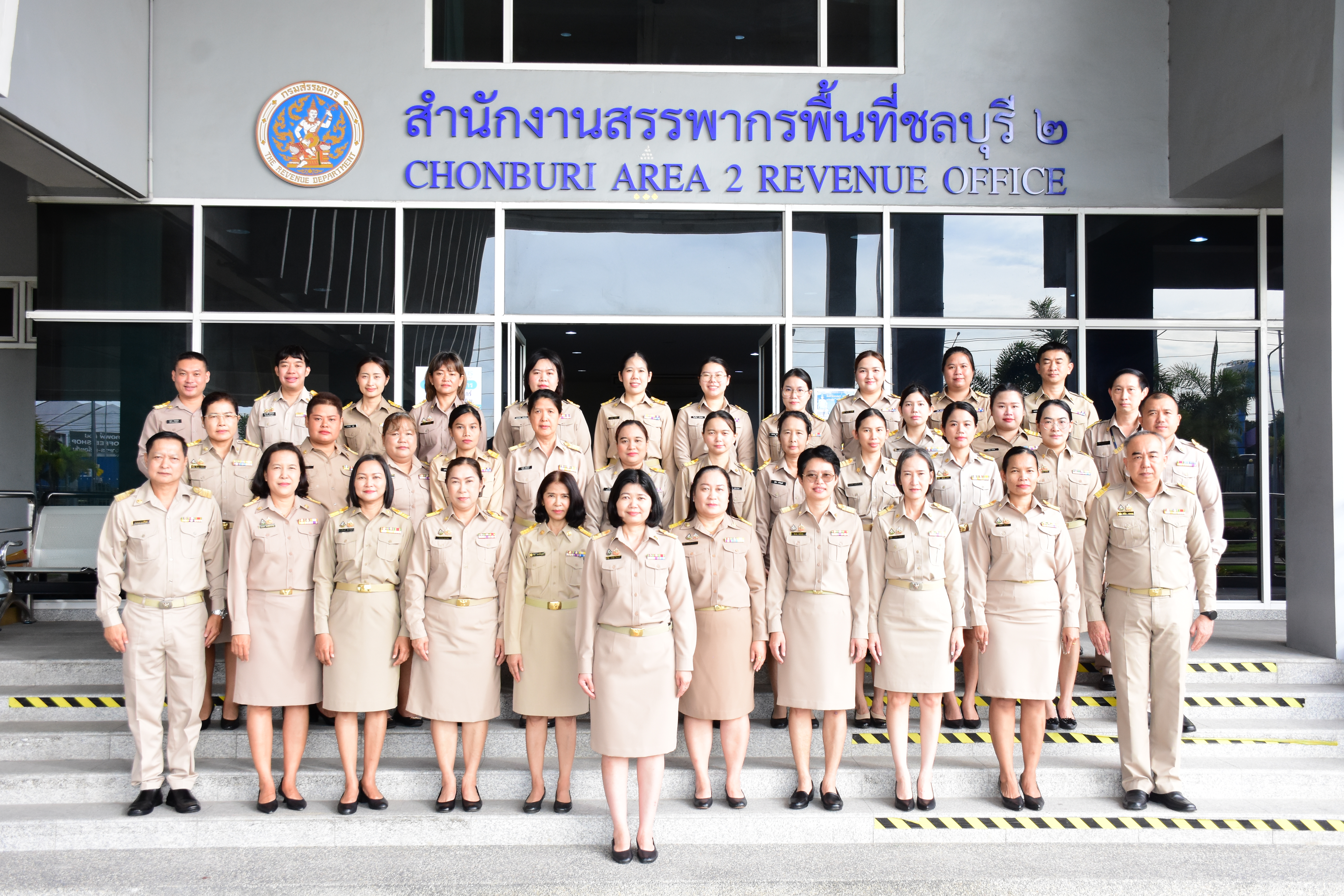 สำนักงานสรรพากรพื้นที่ชลบุรี 2 จัดกิจกรรมเคารพธงชาติและร้องเพลงชาติไทย