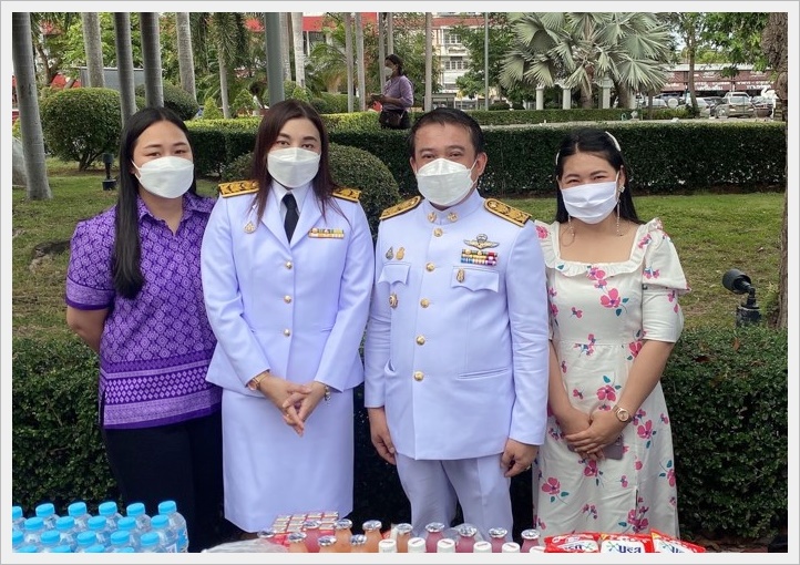 นายนภัทรสรัล ป๋ากาศ สรรพากรอำเภอ  นำคณะบุคลากรเข้าร่วมกิจกรรมตักบาตรทำบุญ  ณ ที่ว่าการอำเภอบางละมุง จังหวัดชลบุรี เนื่องในวันเฉลิมพระชนมพรรษา  สมเด็จพระนางเจ้าสุทิดาพัชรสุทธาพิมลลักษณ พระบรมราชินี
