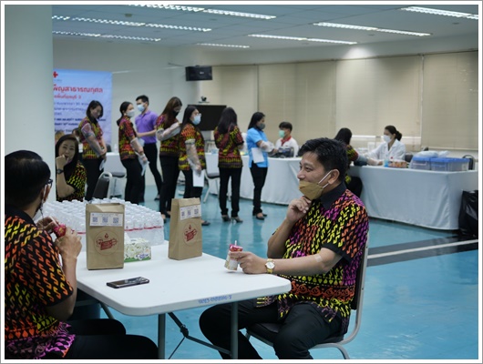 สำนักงานสรรพากรพื้นที่ชลบุรี 3 จัดกิจกรรมจิตอาสาบำเพ็ญสาธารณสุขกุศล เนื่องในโอกาสมหามงคลเฉลิมพระชนมพรรษา 90 พรรษา สมเด็จพระนางเจ้าสิริกิติ์ พระบรมราชินีนาถ พระบรมราชชนนีพันปีหลวง