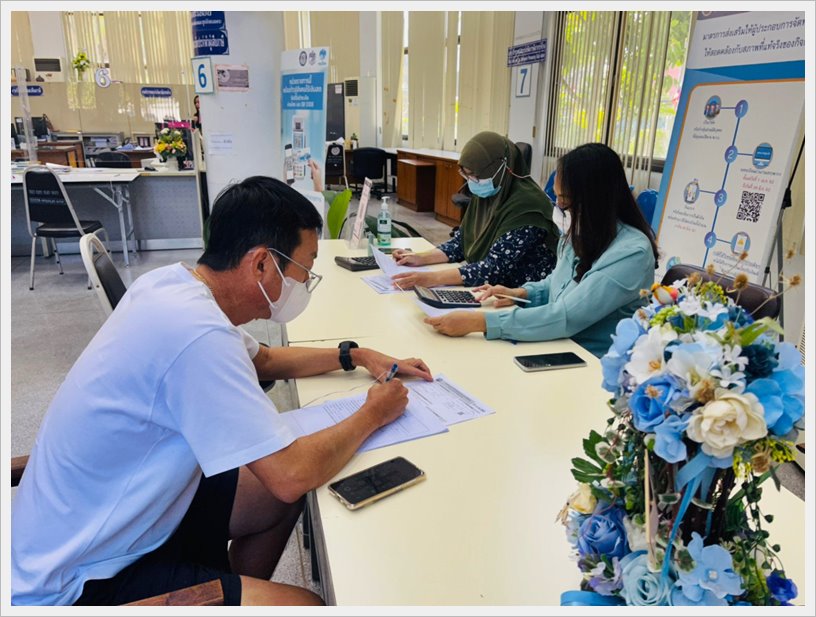 สำนักงานสรรพากรพื้นที่ชลบุรี 3 ส่วนกรรมวิธีและคืนภาษี ทีม e-marketing ได้จัดเจ้าหน้าที่ให้คำแนะนำในการยื่นแบบ ภ.พ.30 