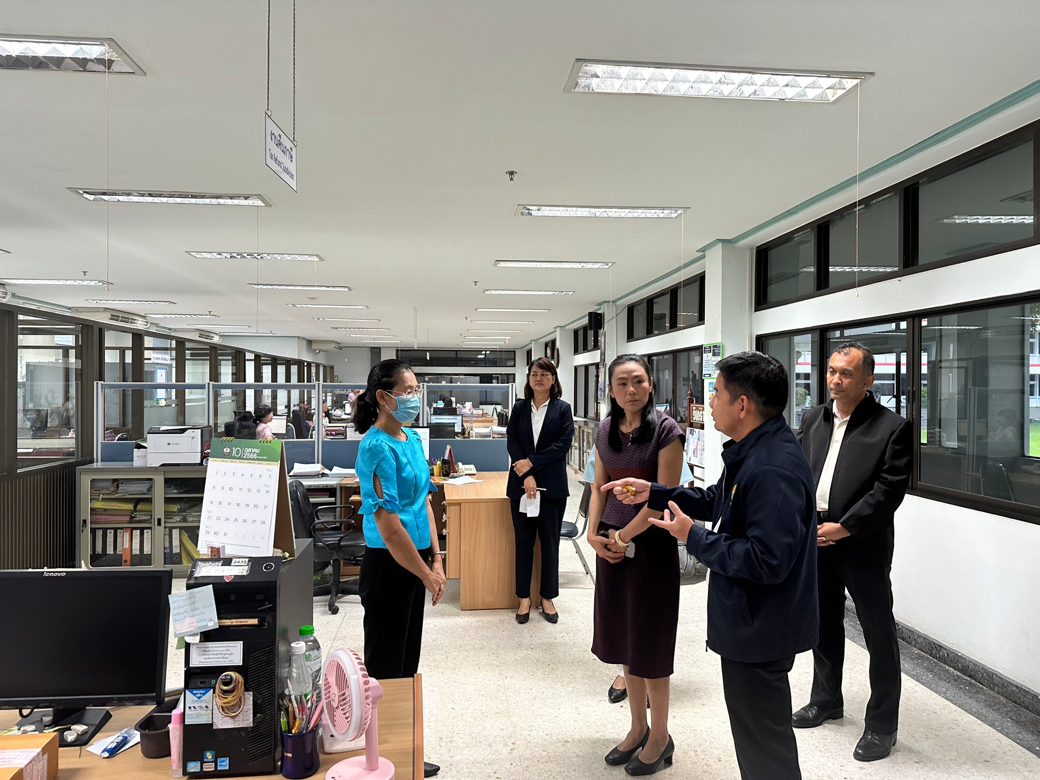 ท่านนวพร หวังสุนทรชัย สรรพากรพื้นที่สระแก้ว  เดินตรวจเยี่ยมให้กำลังใจเจ้าหน้าที่ในสังกัด