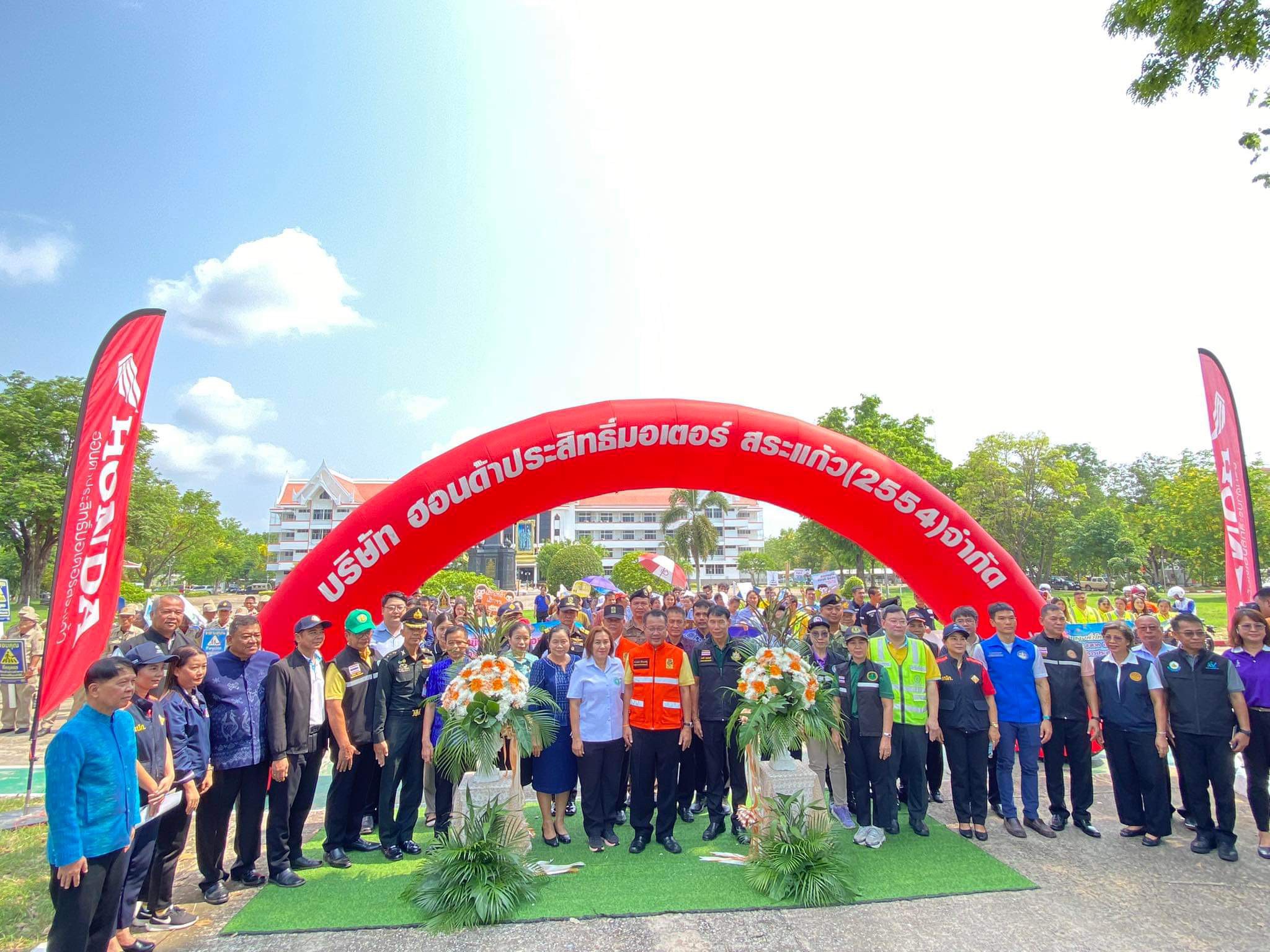 นางสาวนวพร หวังสุนทรชัย สรรพากรพื้นที่สระแก้ว มอบหมายให้นางสาวมยุรี ประมูลสาร และเจ้าหน้าที่ เข้าร่วมพิธีเปิดศูนย์ปฏิบัติการป้องกันและลดอุบัติเหตุทางถนนช่วงเทศกาลสงกรานต์ พ.ศ. 2567 บริเวณด้านหน้าศาลากลางจังหวัดสระแก้ว