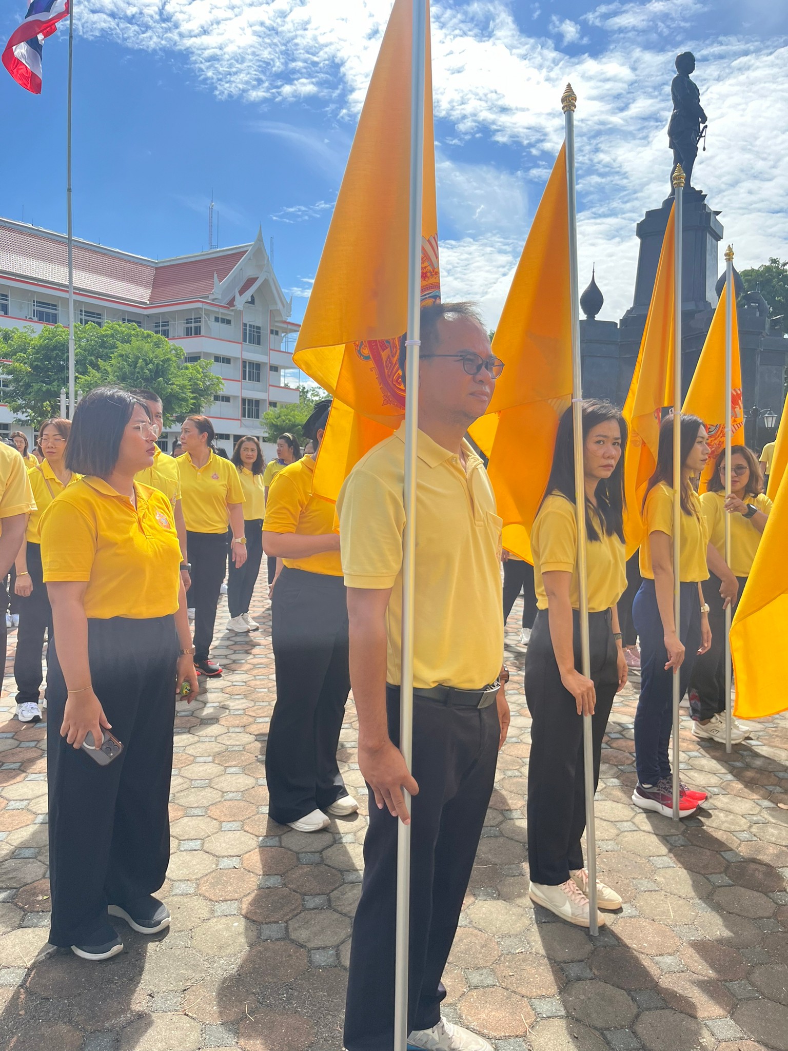 กิจกรรม เดิน วิ่ง ปั่น ธงตราสัญลักษณ์งานเฉลิมพระเกียรติพระบาทสมเด็จพระเจ้าอยู่หัว เนื่องในโอกาสพระราชพิธีมงคลเฉลิมพระชนพรรษา 6 รอบ