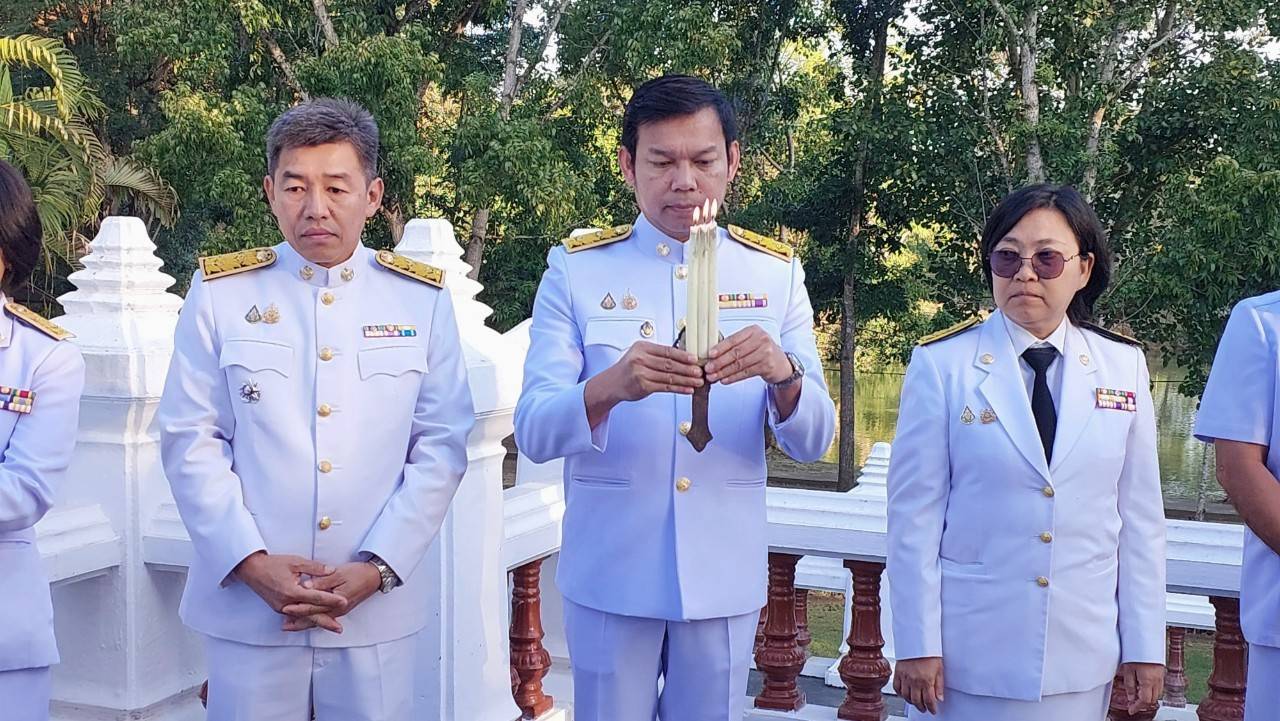 วันอาทิตย์ที่ ๑ ธันวาคม ๒๕๖๗ นายวุฒิชัย บุตรใส สรรพากรพื้นที่สระแก้ว พร้อมด้วยคณะผู้บริหาร และข้าราชการในสังกัด ร่วมในพิธีบวงสรวงศาลหลักเมืองจังหวัดสระแก้ว พิธีบวงสรวงพระบรมราชานุสาวรีย์ พระบาทสมเด็จพระจุลจอมเกล้าเจ้าอยู่หัว รัชกาลที่ ๕